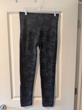 Spanx Black Camo Look at Me Now Leggings 2XL